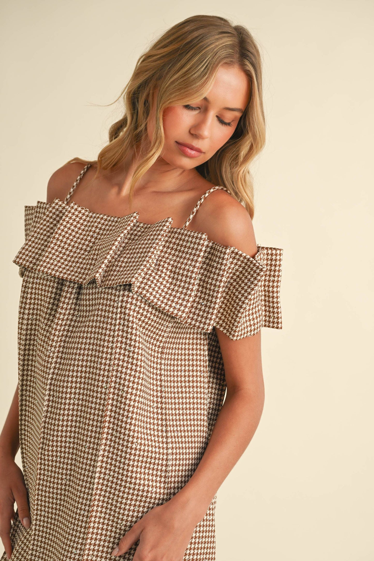 ID8571 SEQUINS HOUNDSTOOTH PLEATED OFF SHOULDER DRESS